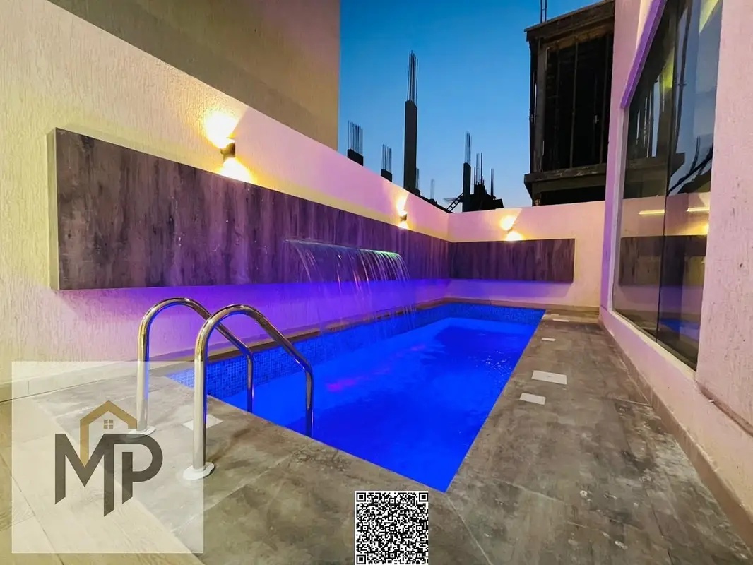 Your golden opportunity to own a modern villa with 4 bedrooms and 3 living rooms - including fees and air conditioning, with a rooftop overlooking a g