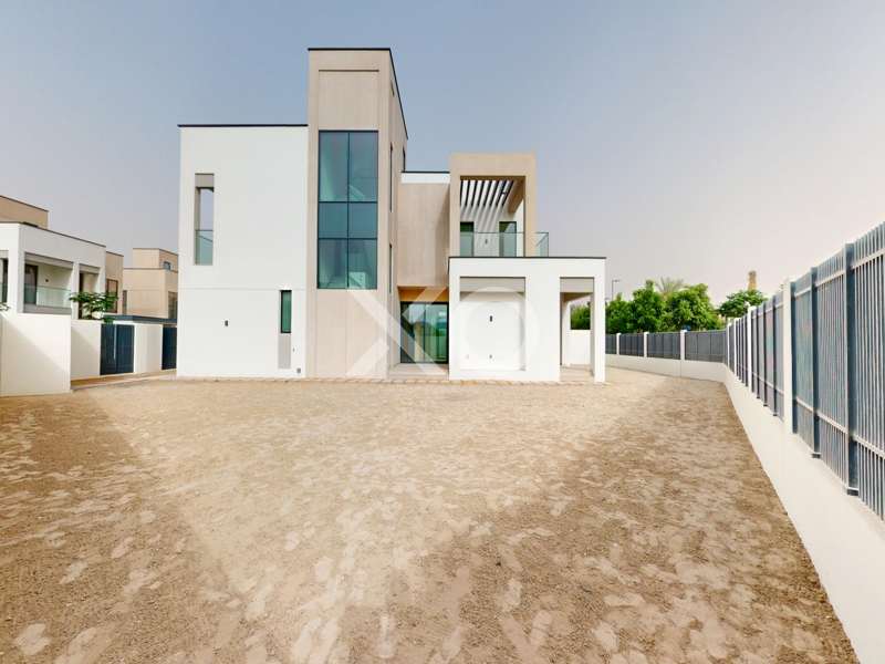 Huge Corner Plot | Single Row | Brand New