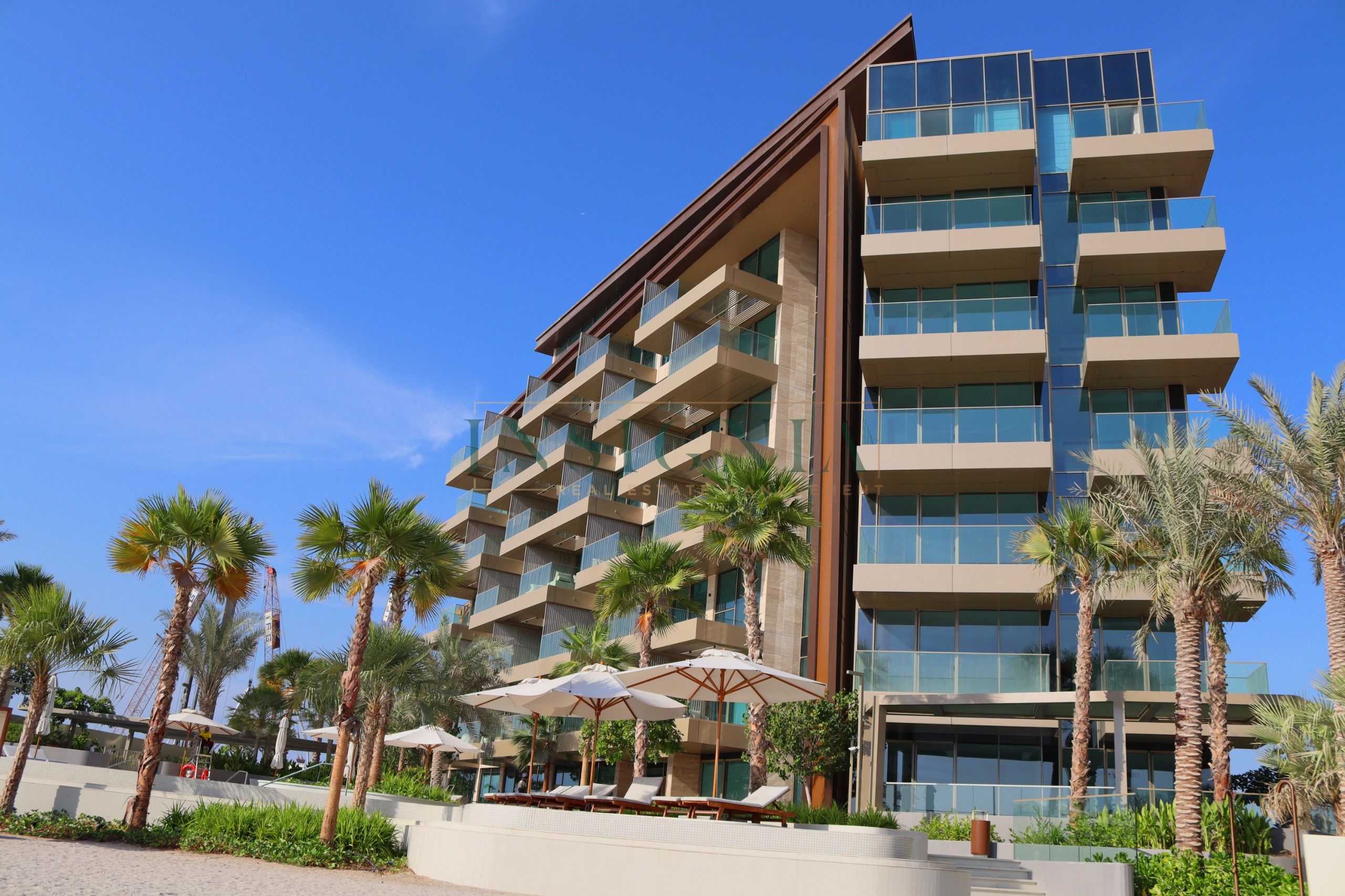 Luxurious Apartment Private Beach Vacant Spacious