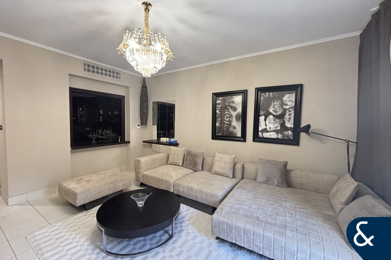 VACANT | OLD TOWN | 1 BED + STUDY