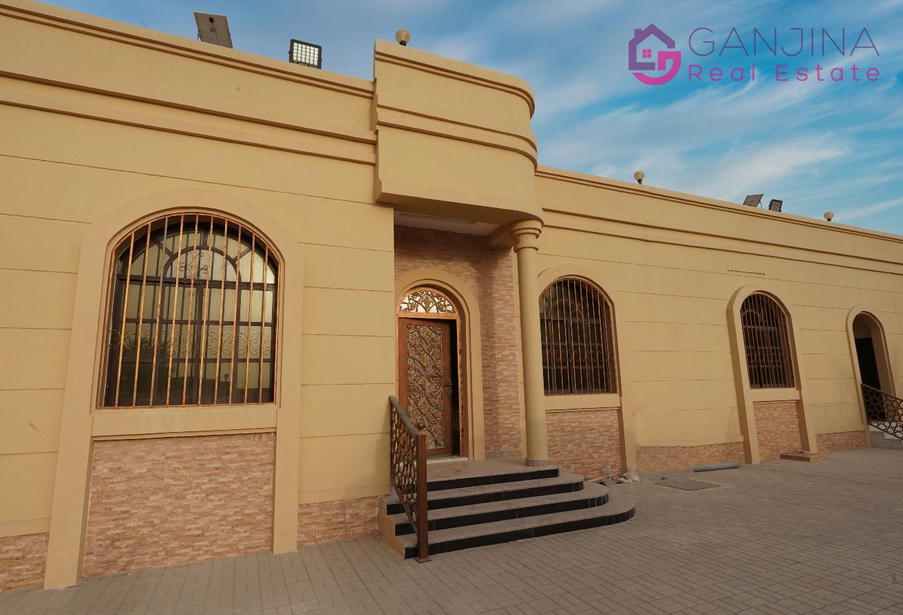 Family 3BR Villa with Garden in Al Reefa