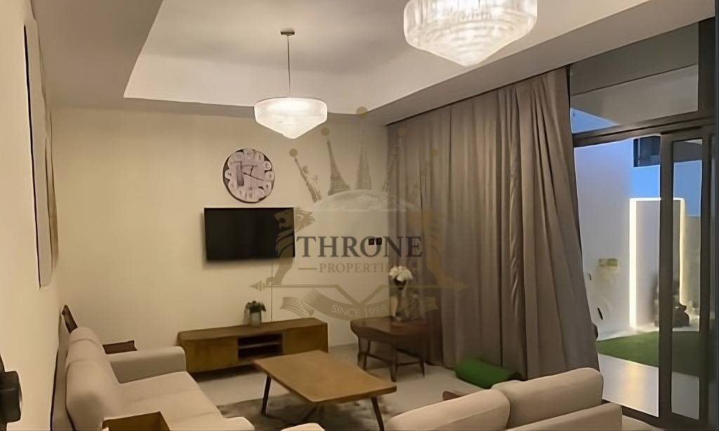 Spacious Layout|Single Row|Vacant |Closed Kitchen