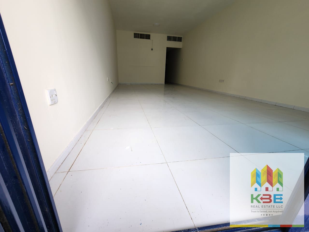 Spacious Studio Apartment in the Heart of Naif, Deira in Prime Location.
