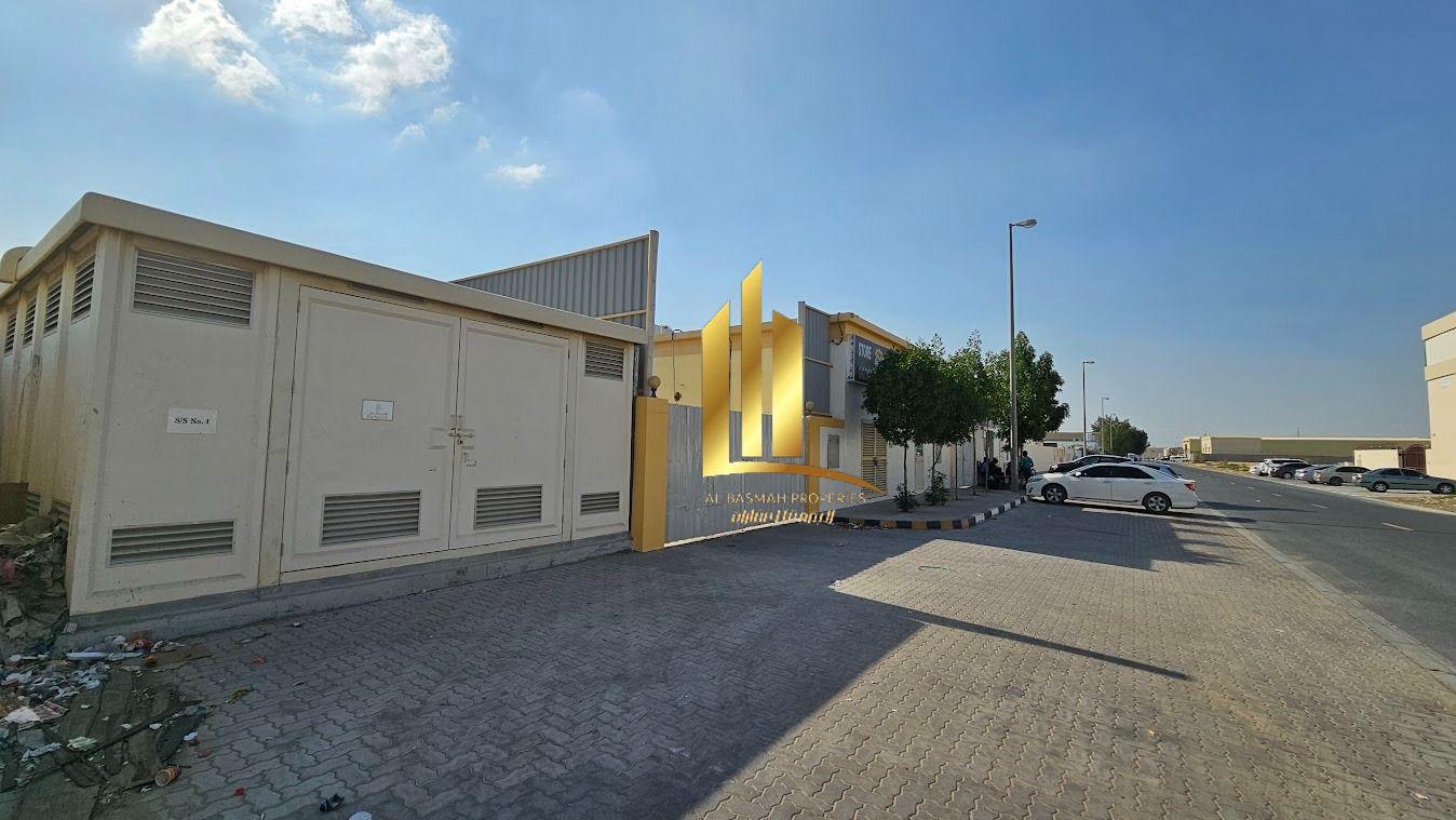 For sale: a yard in the Emirate of Sharjah – Al Sajaa area (Modern Emirates Industrial Area), with a total area of 2,727.4 square meters, equivalent