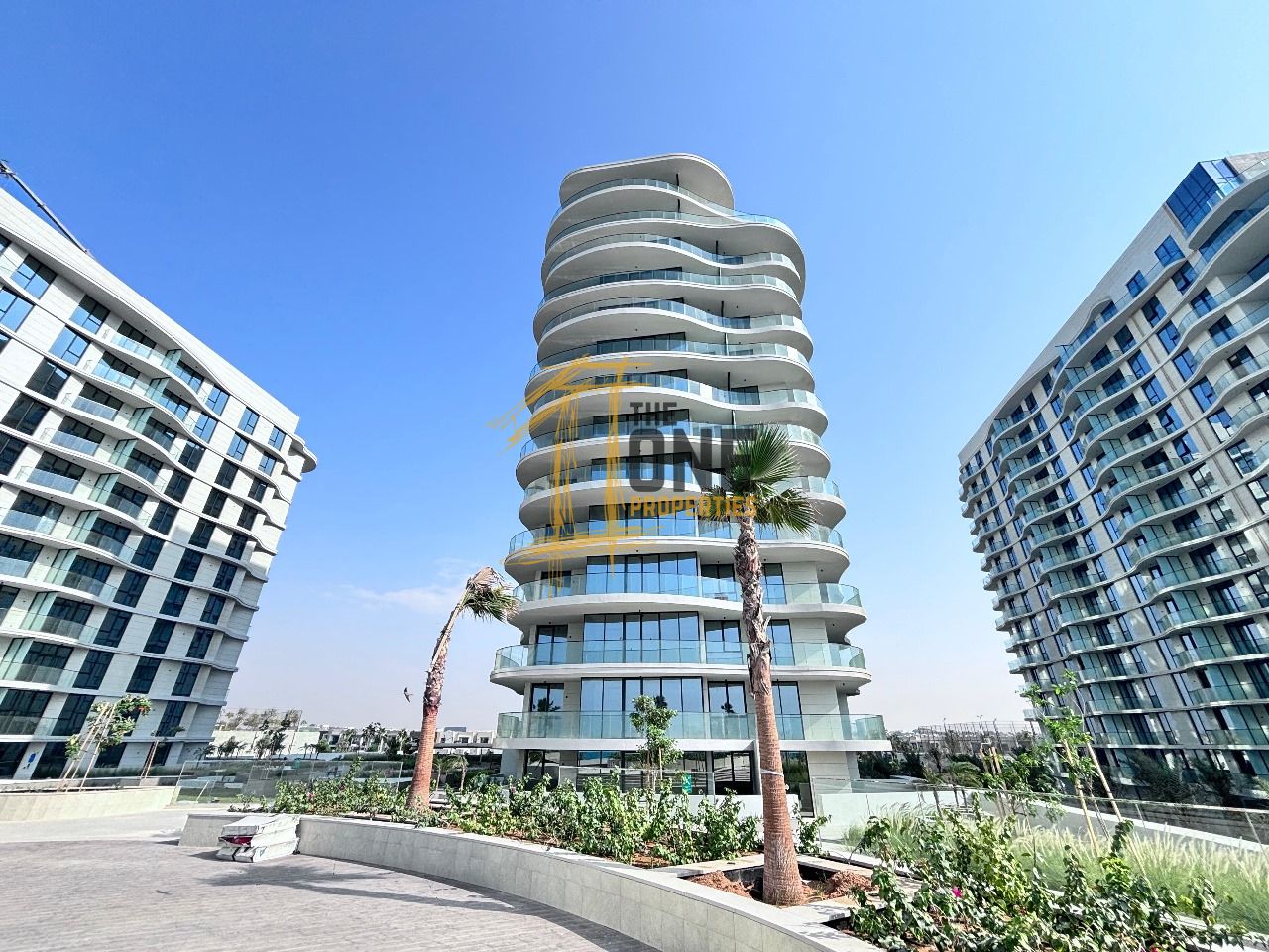 Spacious 1 BDR modern luxurious living in Central Bay 02