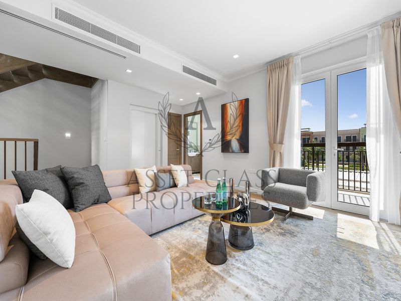 Best location of 4bed with sea view for rent !