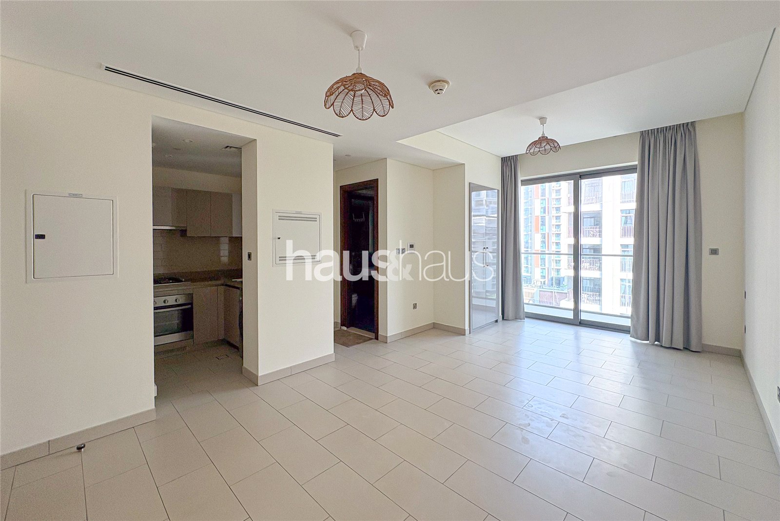Vacant | Large Studio Near Park | Low Rise