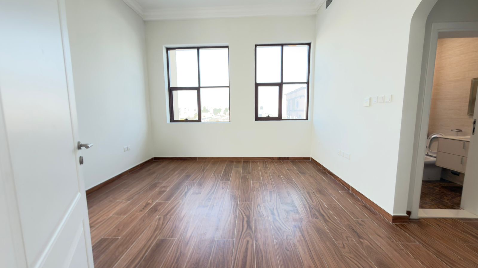 Like brand-new Villa for BHK maid room plus storeroom balcony Hoshi