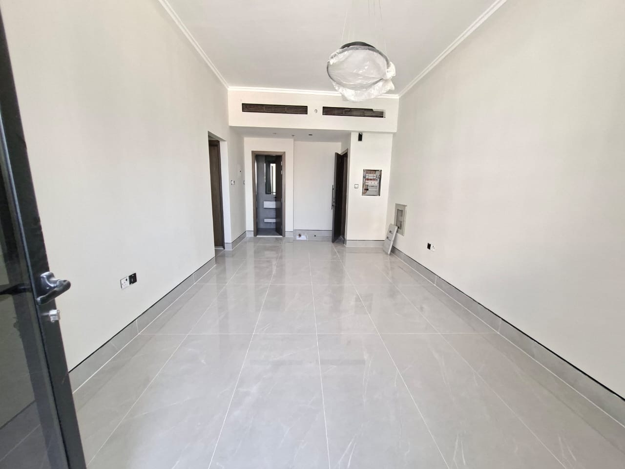 Hot offer two month free 1bhk 2washroom with balcony Al jada out side