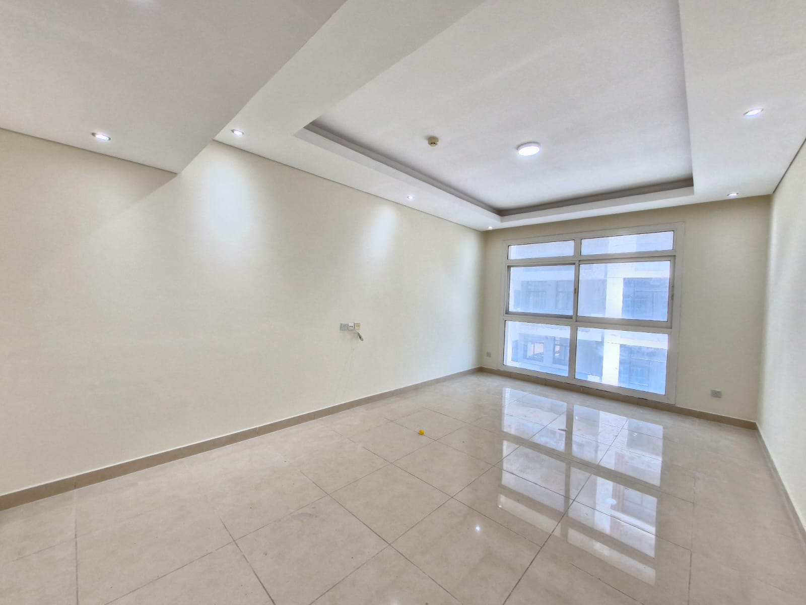 SPACIOUS 2 BEDROOM APARTMENT WITH SEPRATE LUNDRY AREA AT THE MAIN LOCATION READY TO MOVE.