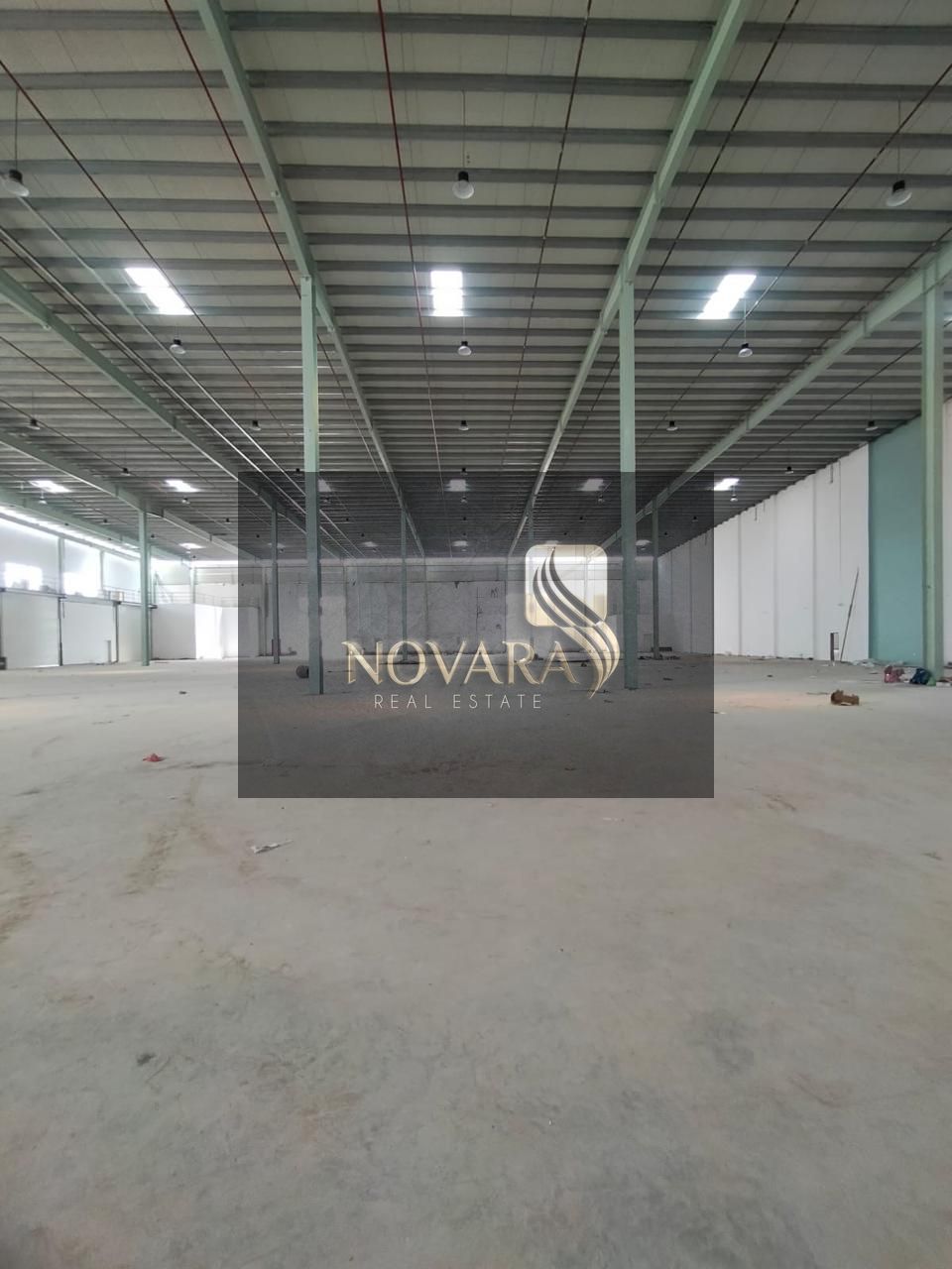 Available for rent – Warehouse in Umm Al Quwain. Area: 47,603 sq ft. Suitable for commercial, industrial, and storage use. Electricity: 22.29 kW