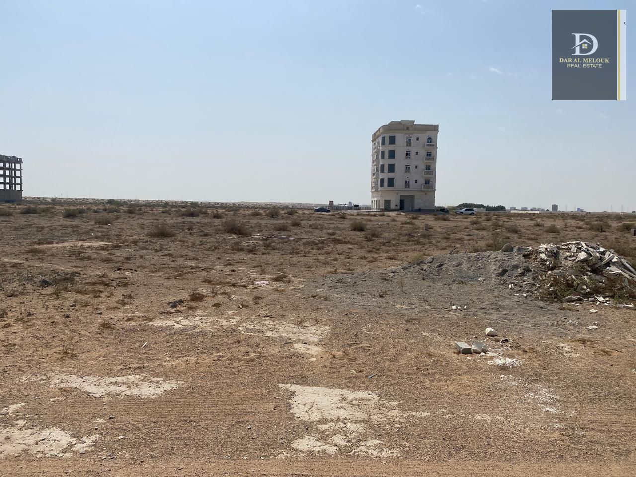A prime investment opportunity in Al Malha, Sharjah Commercial land for sale in a strategic location Area: 2,626 sq ft