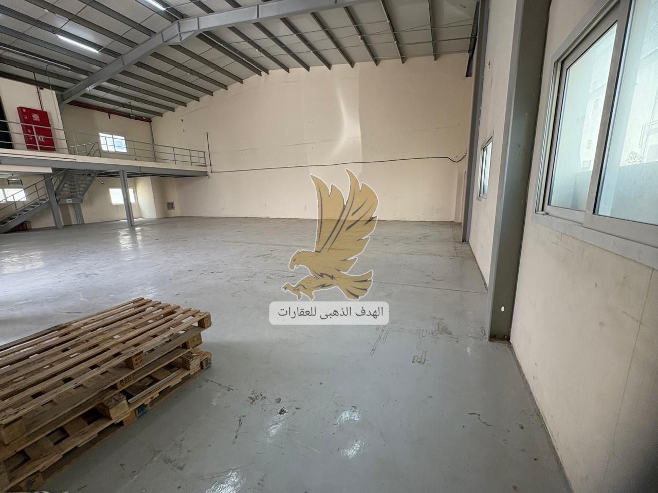 For rent, a warehouse in the Emirates Industrial City with a mezzanine, total area 4000 square feet. The rent is 250,000 dirhams; spare parts or gara
