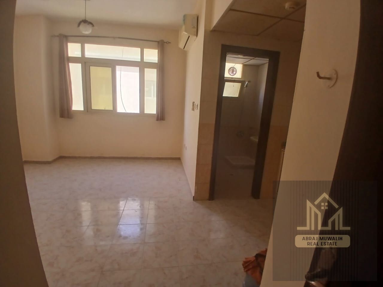 TAKE A LOOK \\ LUXERY APPARTMENT \\ FAMILY BUILDING \\ NICE AND PRIME LOCATION \\