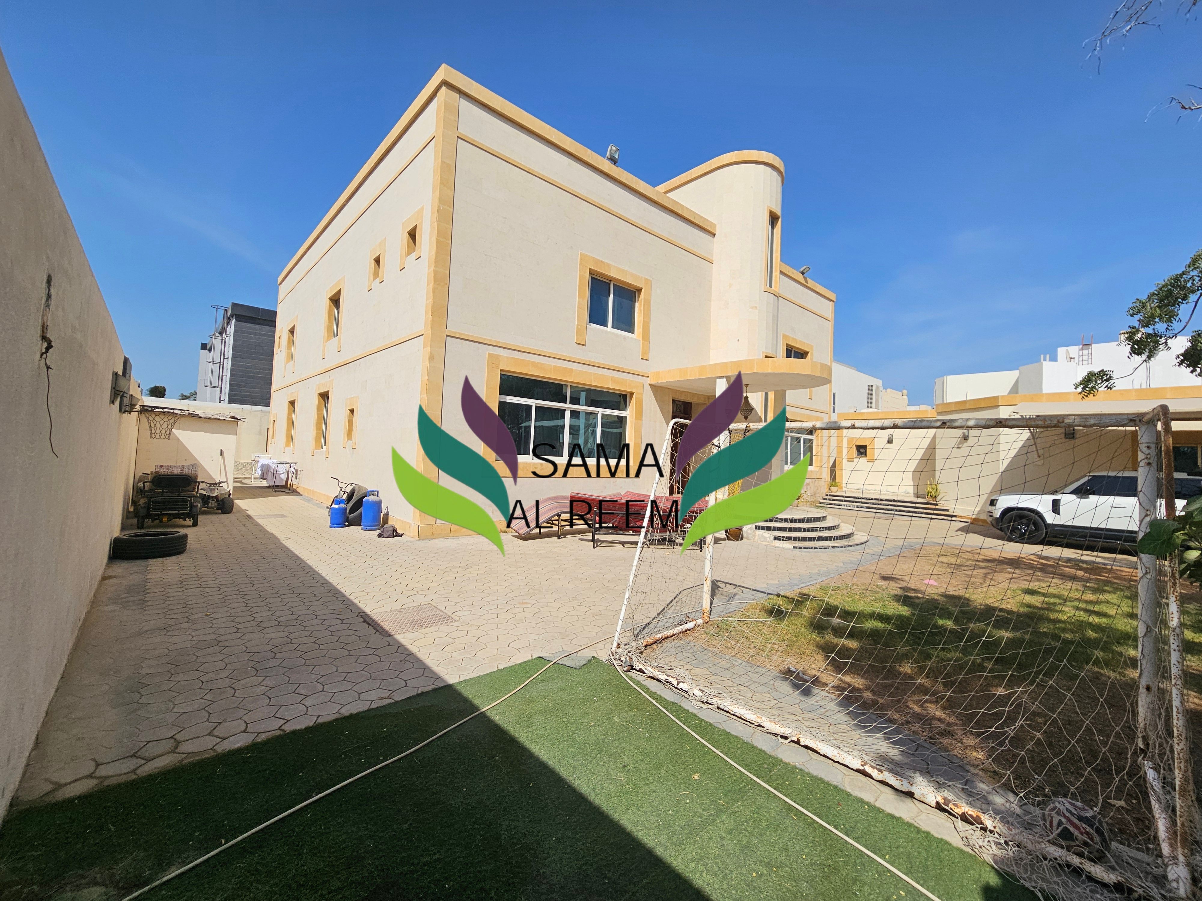 Commercial Villa | Large Plot | Garden | 7 Bed