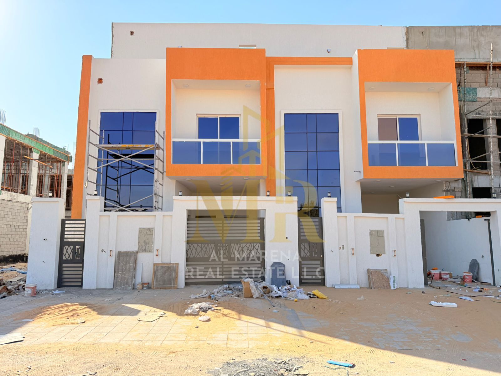 Two-story villa for sale directly from the owner in a residential location. Price negotiable. Freehold ownership available to all nationalities.