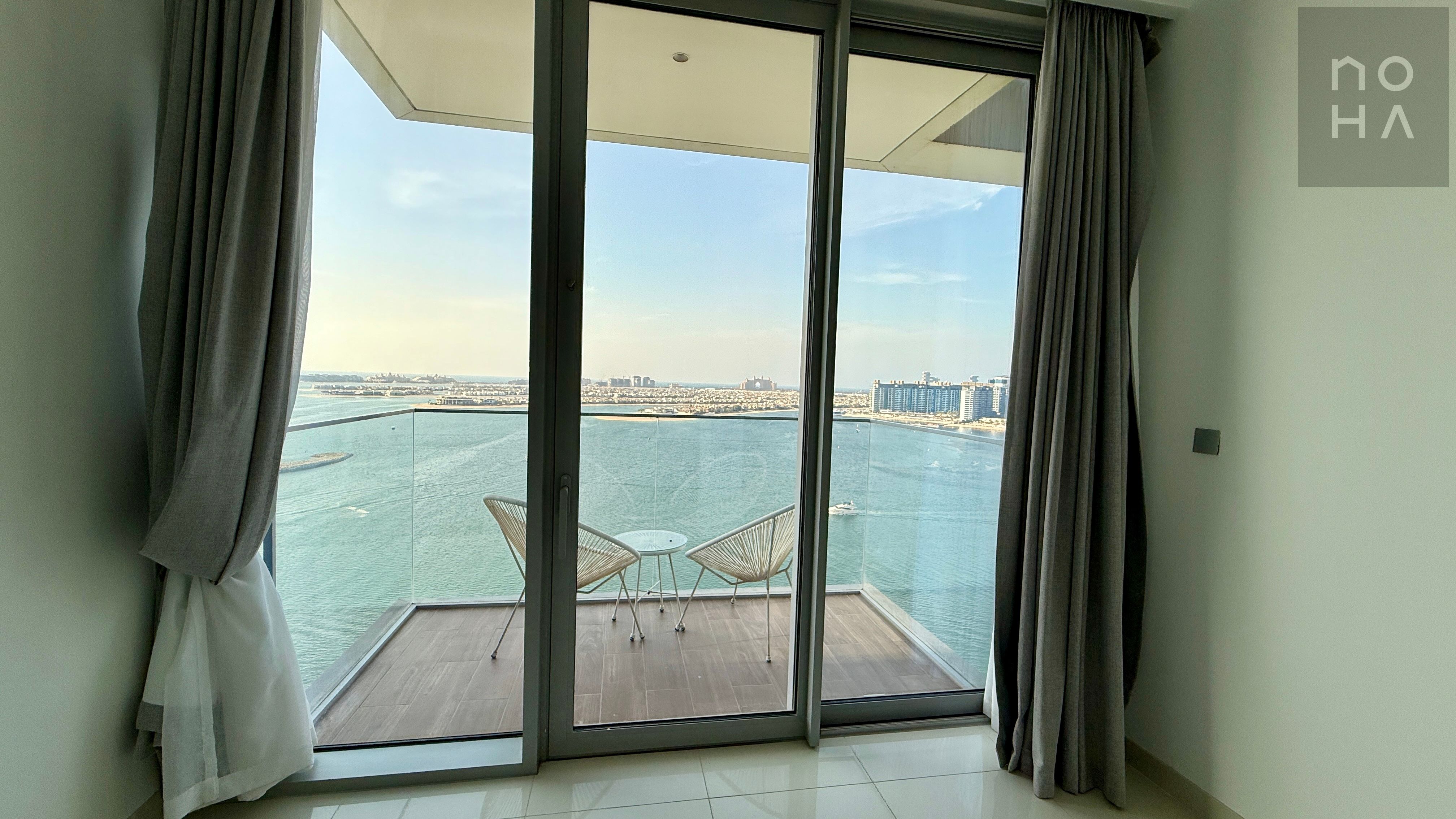 2 BR Apartment with stunning Sea and Palm Jumeirah | Vacant | Private Beach Access | Big Balcony | High Floor | Negotiable