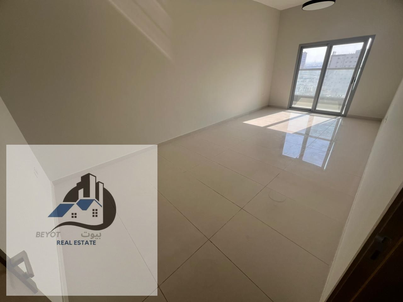 For Rent in Ajman – Al Jurf 1 Location: Perfectly located in Al Jurf 1, directly opposite City Centre Ajman, offering easy access to everyt