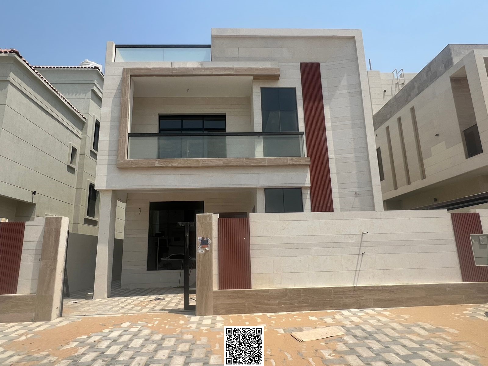 Your golden opportunity to own a luxurious 3-story villa – brand new – with registration fees and central air conditioning included! Freehold ow