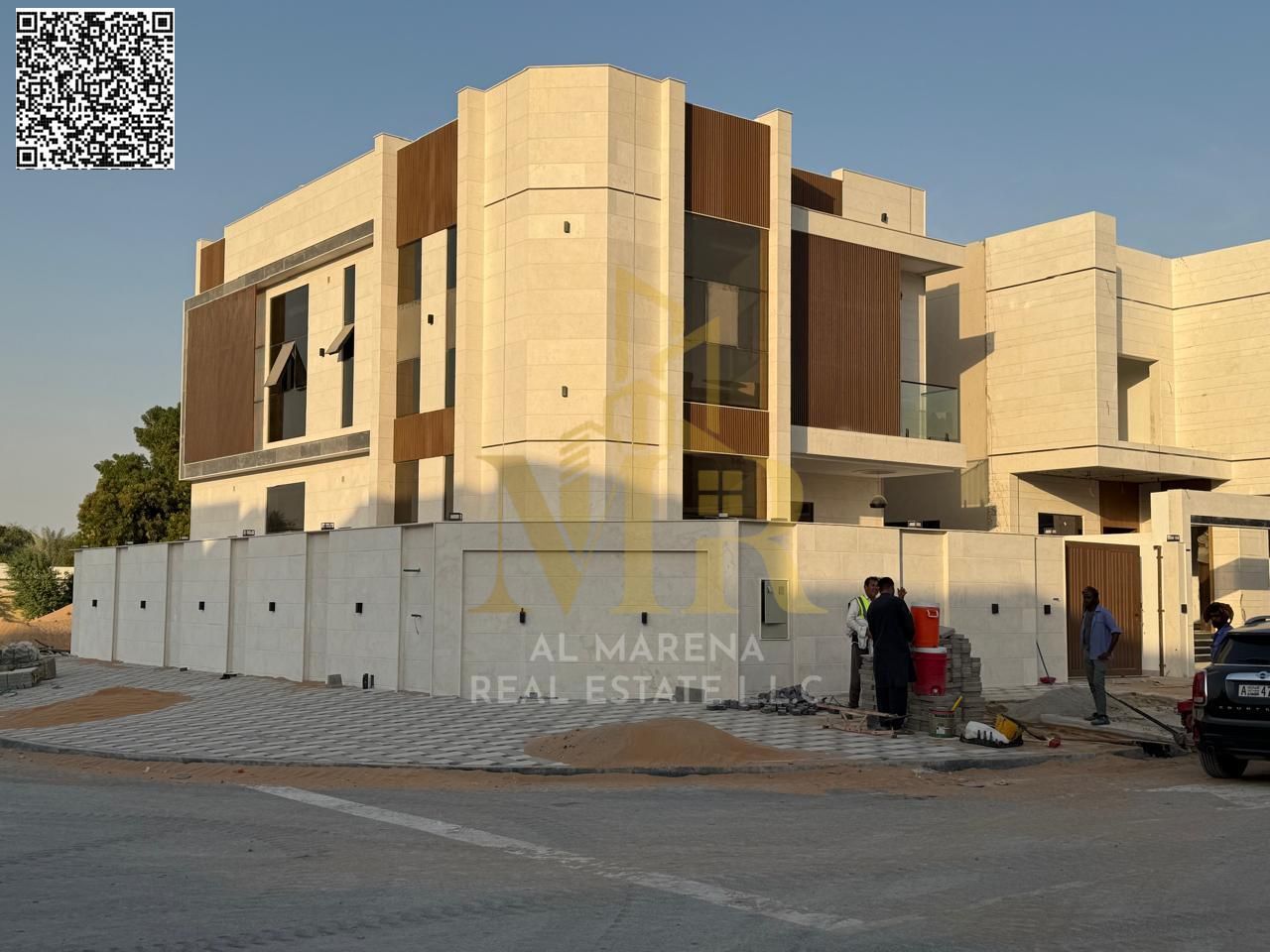 Own your dream villa and invest in a sophisticated style in a luxurious villa in the heart of Al-Hilweh, on a corner lot with high-end finishes.