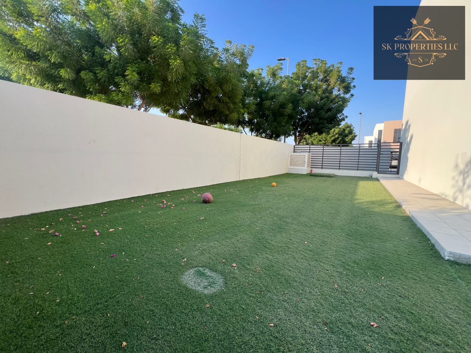 CORNER 3 BR VILLA AVAILABLE FOR RENT WITH MAID ROOM