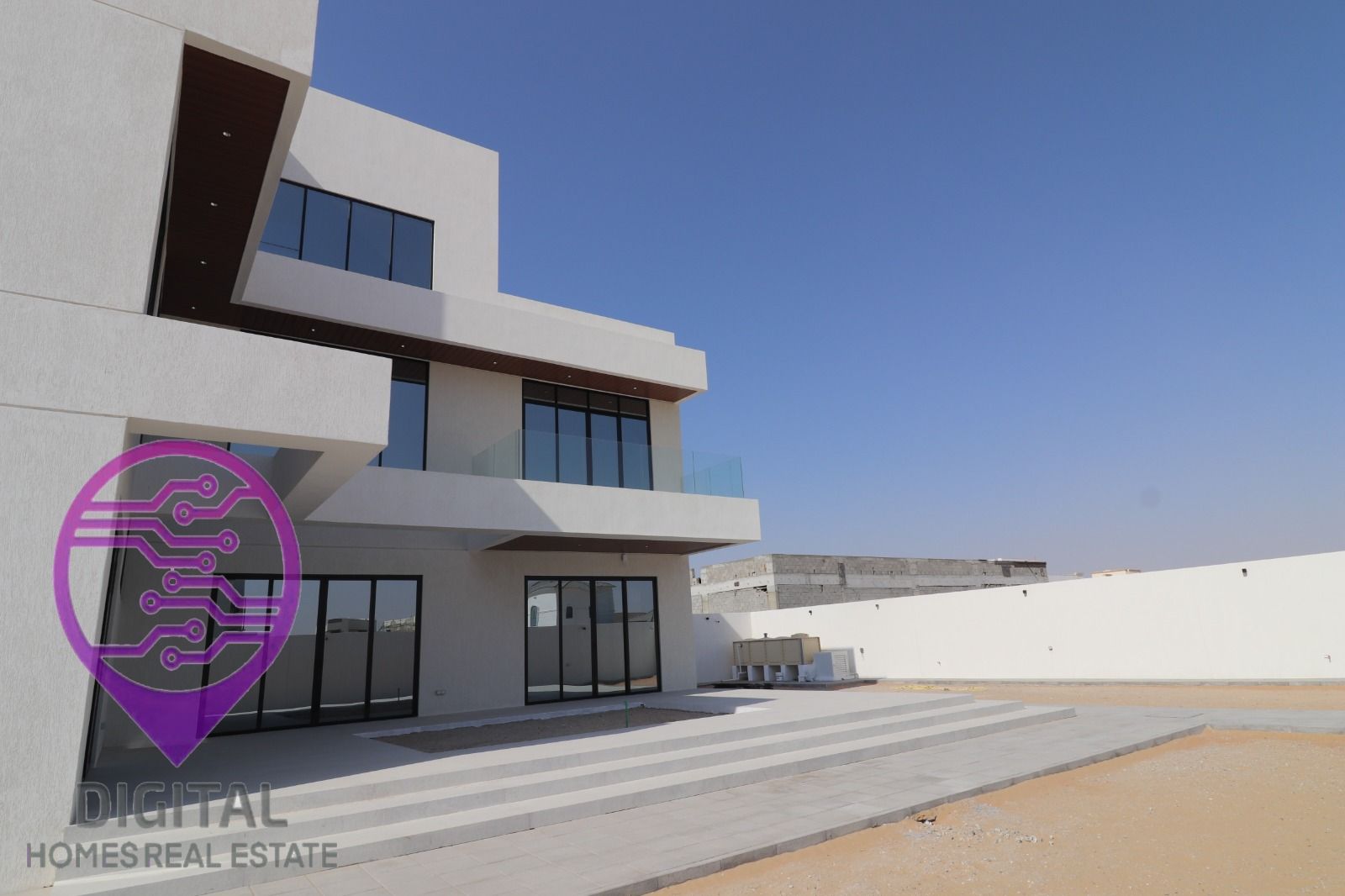 Elegant Villa with Private Elevator & Garden – Dubai Madinat Hind