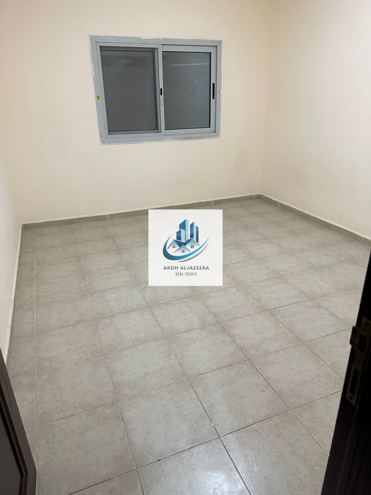 Family 2 BHK — Opposite Sahara Bridge in 41k only!