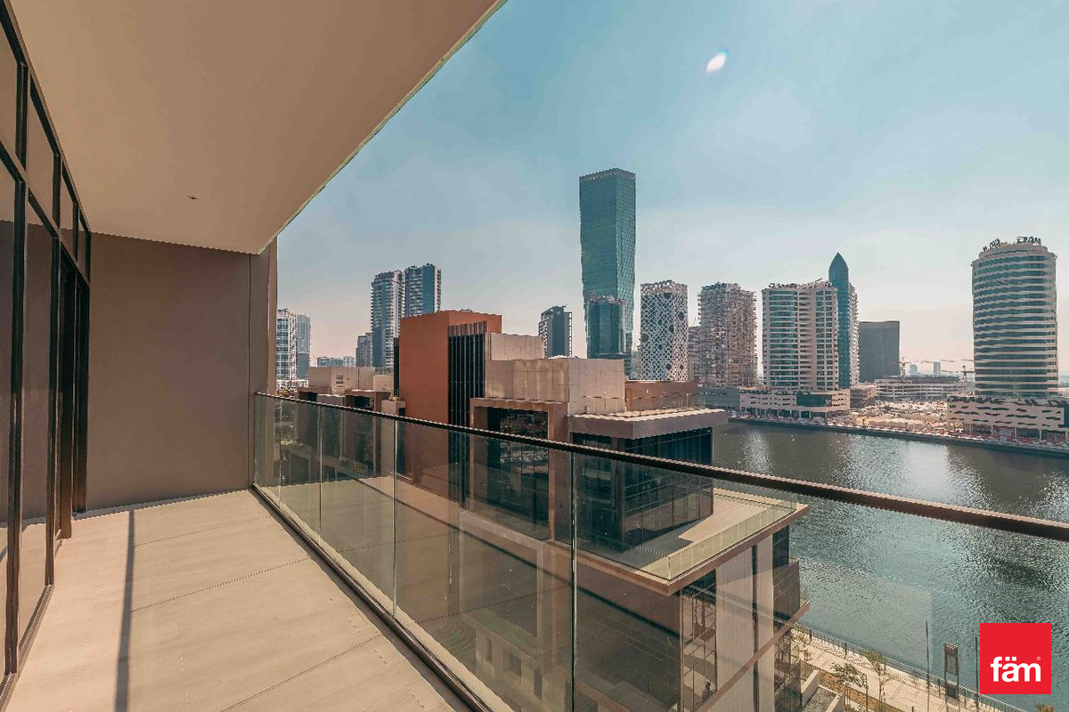Renovated | Rare 2 Bed | Canal View | Mid Floor
