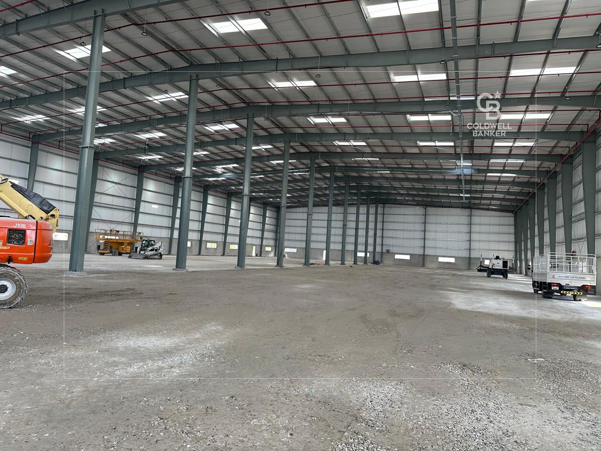 HUGE | HIGH CEILING | GRADE A | EASY EXCESS