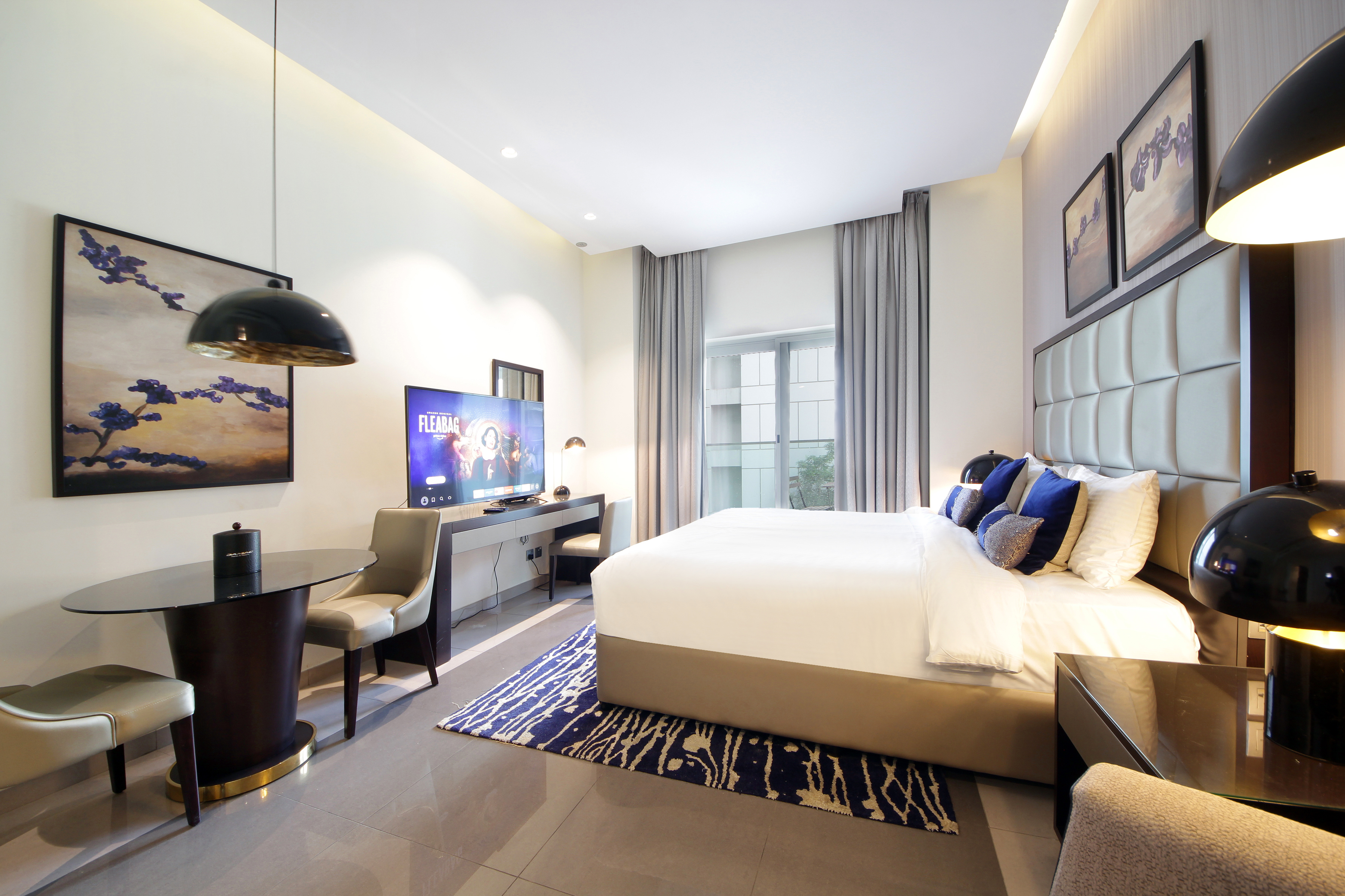 Luxury studio apartment with City and pool views