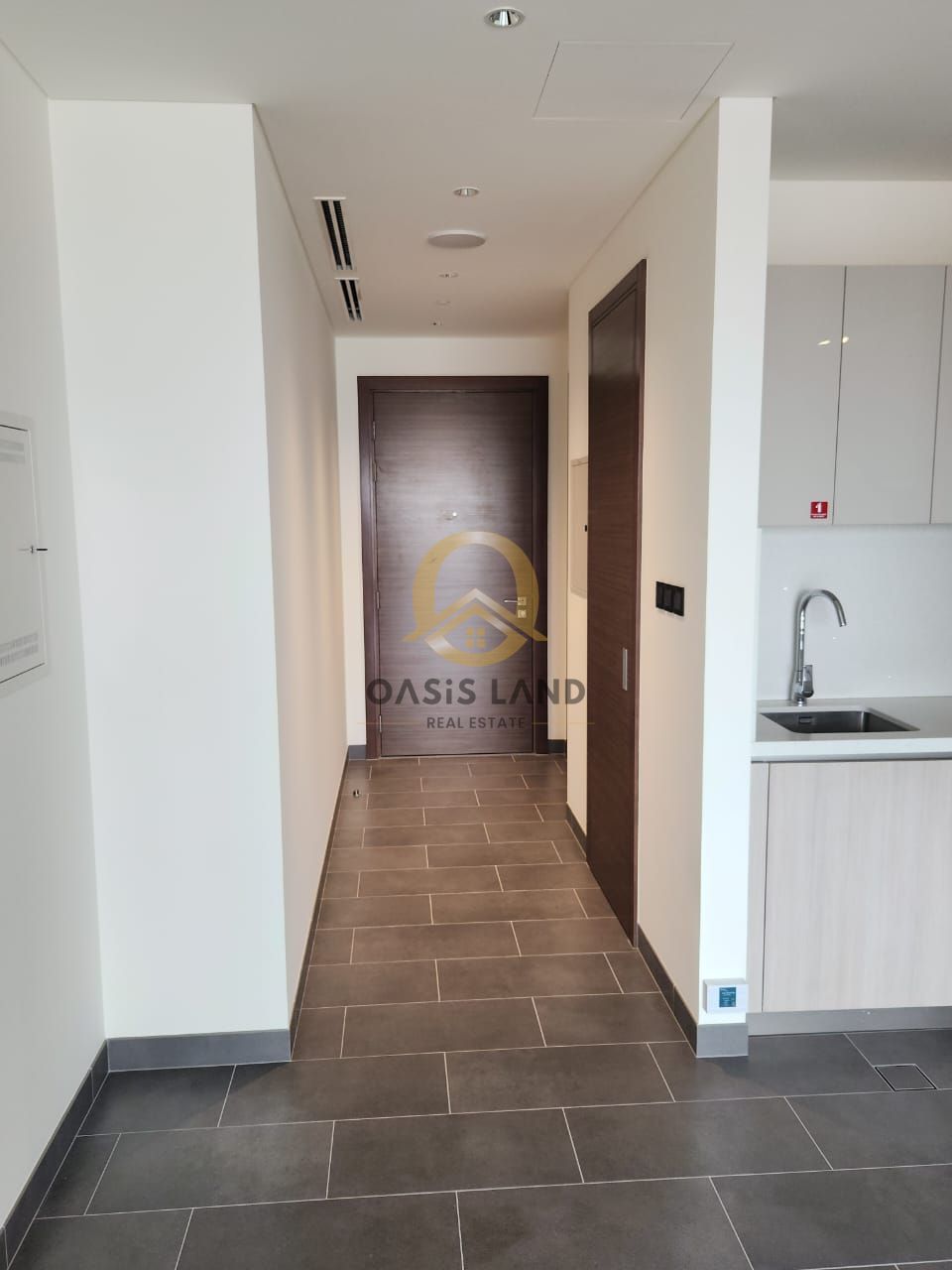 Perfect 1BHK Apartment in The Crest, Tower B