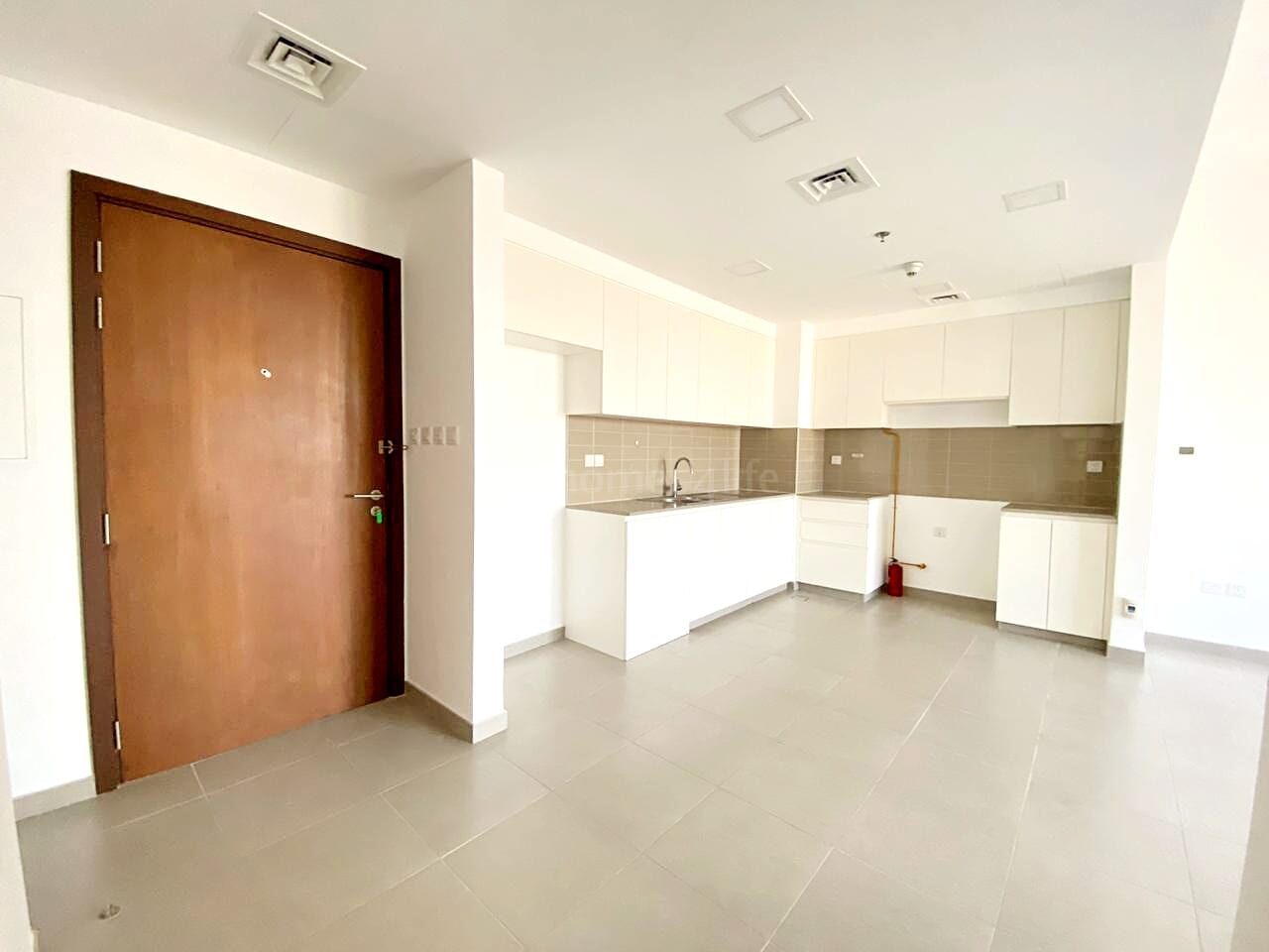 Bright and Airy | Mid Floor | Well Maintained