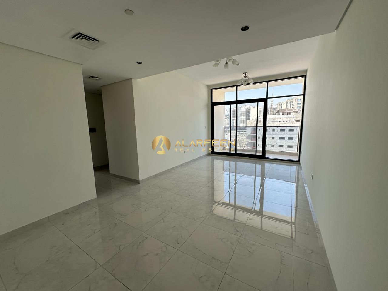 Close Kitchen | Vacant | Spacious
