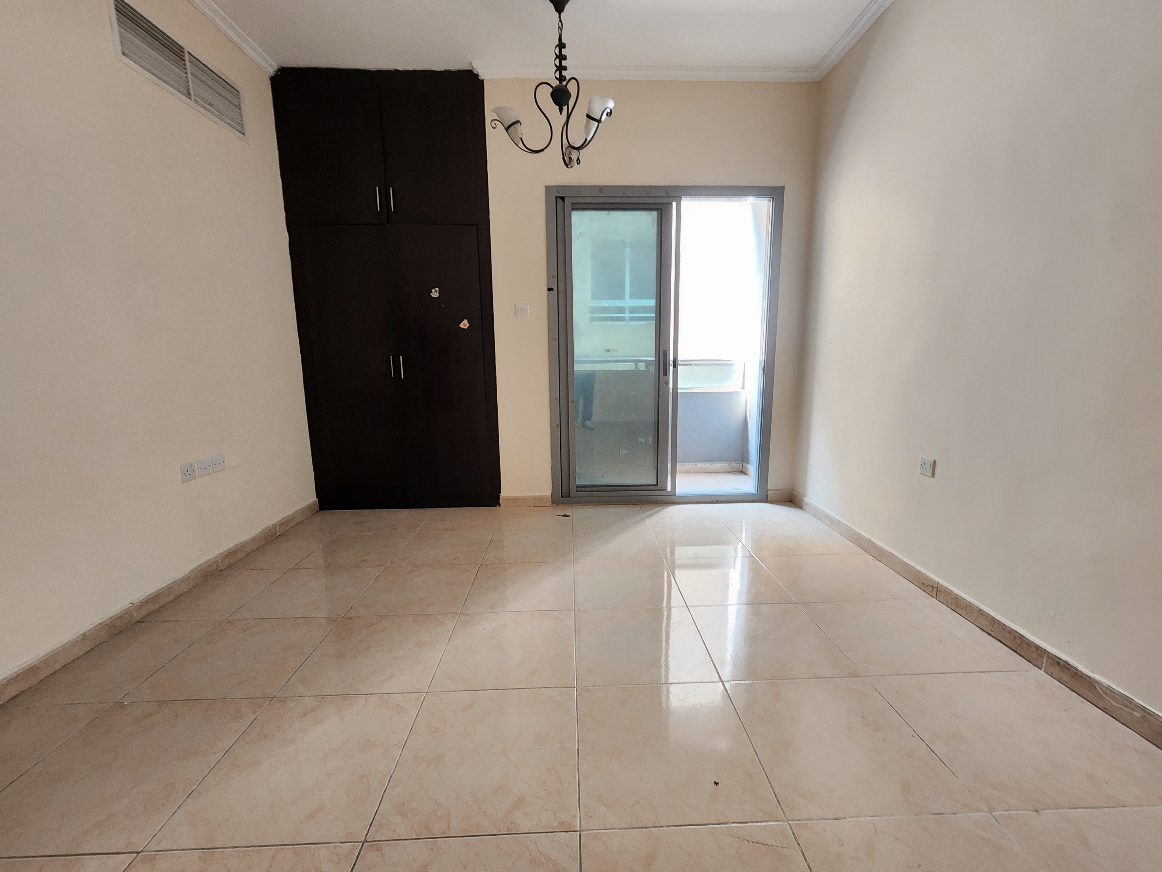 Cheapest rent only 32k 1bhk with balcony prime location front of zahia community