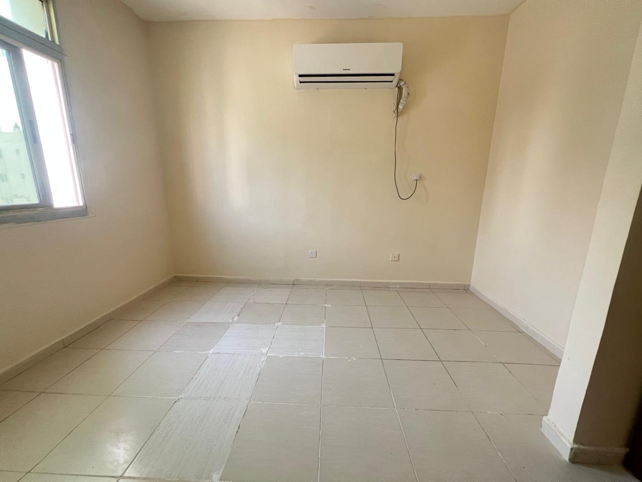 Lavish 1bhk good building muwailah sharjah rent 28k