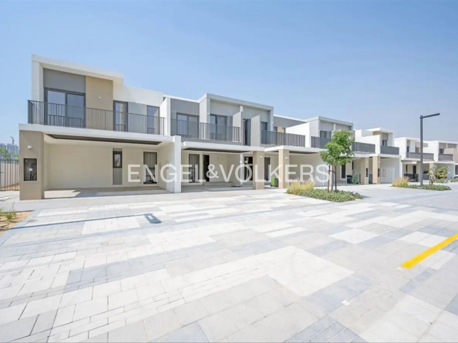 Single Row | Close to Amenities | Private Garden