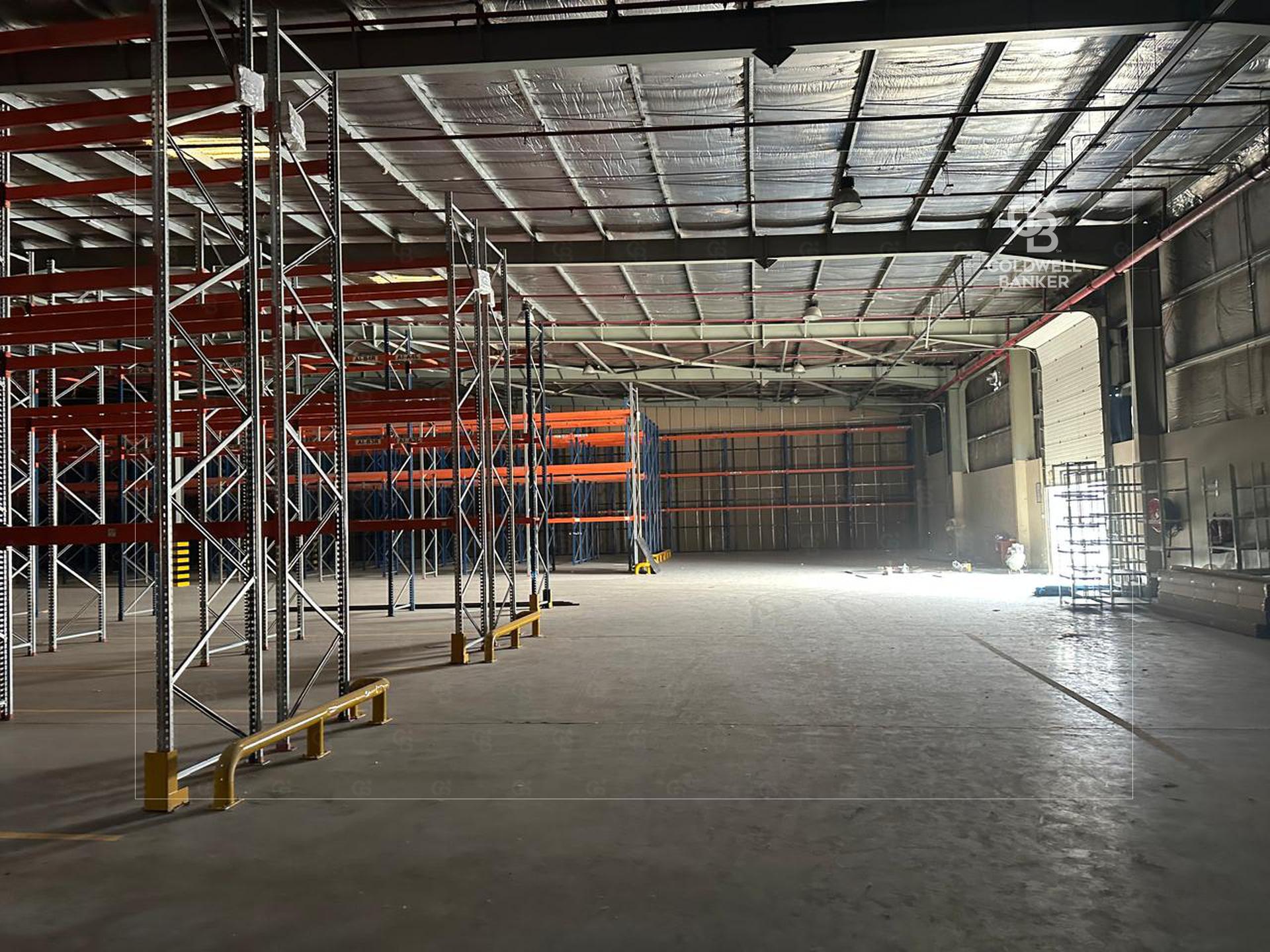VACANT | 10 METER | LOADING BAY
