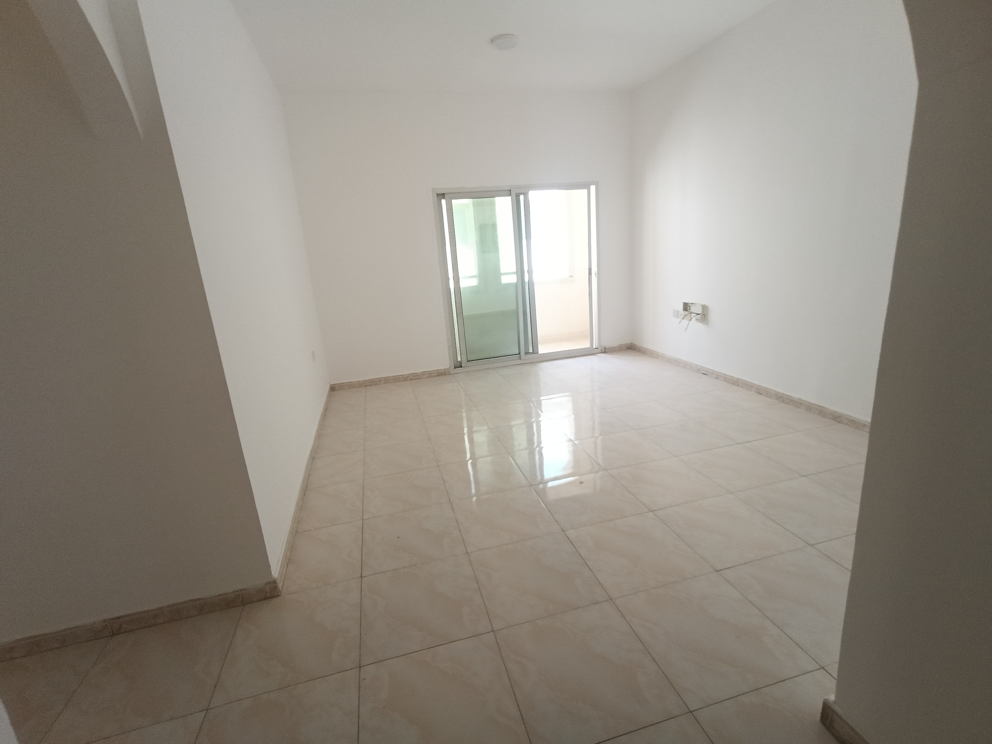 Spacious 2BHK with balcony and 6 cheque payment