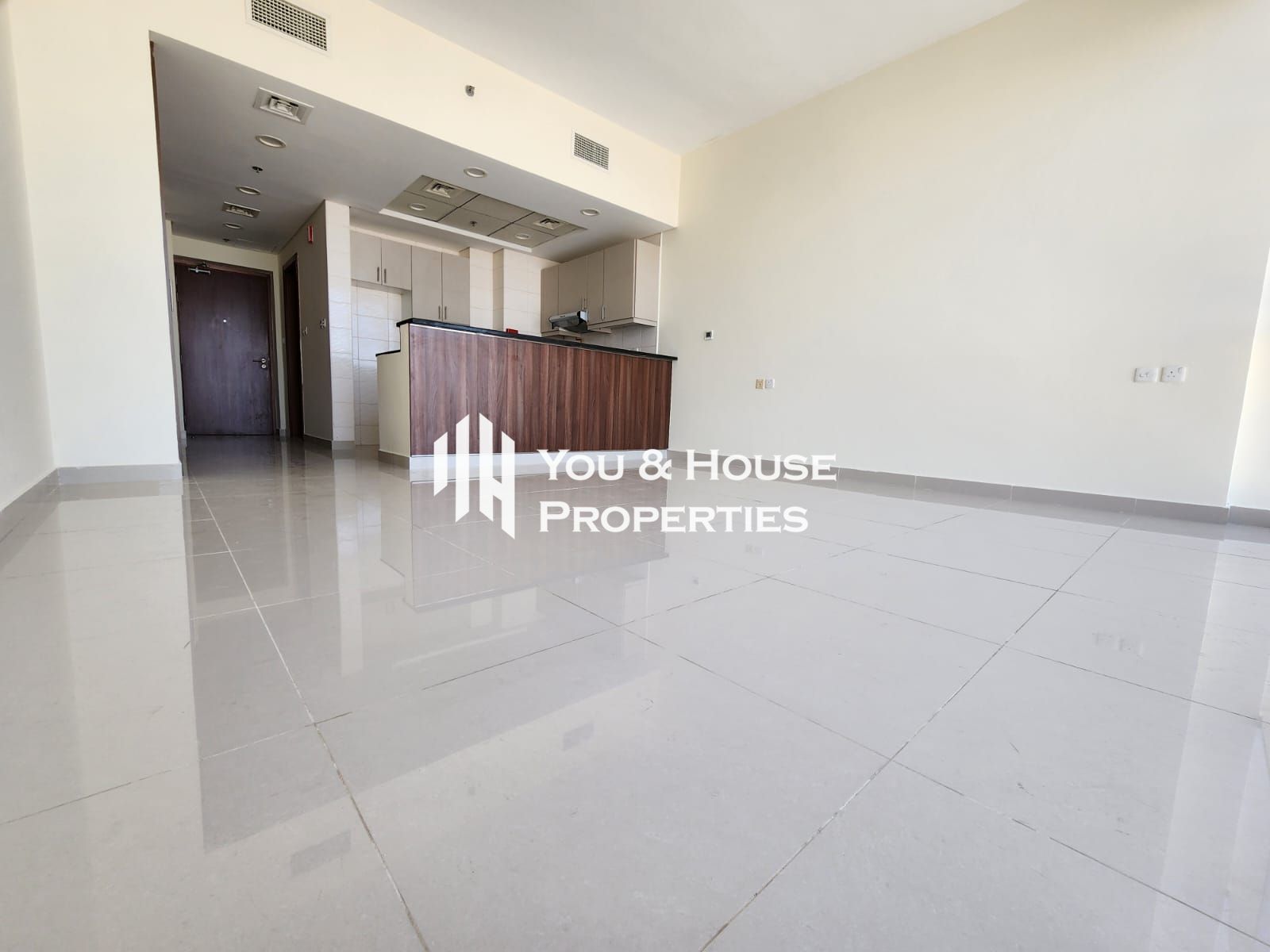 Bright Studio | Spacious Layout | High Floor I Prime Location |