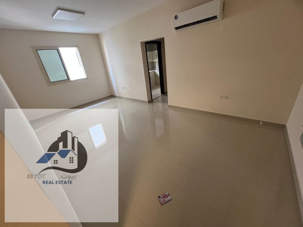 For Rent in Ajman – Al Jurf 3 (First Tenant) One-bedroom apartment with a living room, located on the main road. Very close to Dubai and Sharjah exit