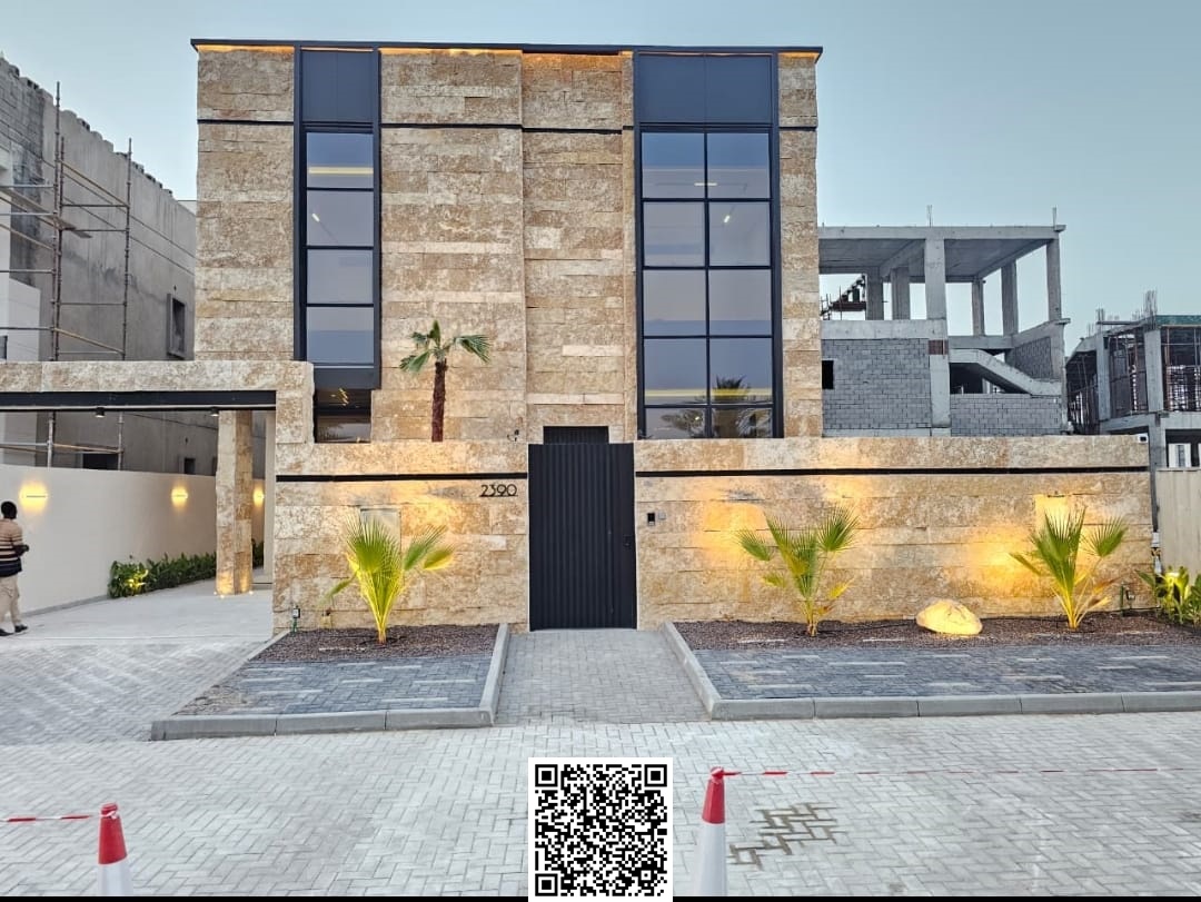 Luxury villa for sale in a very strategic location. Own a luxurious villa with a full stone facade and high-end hotel-style interior finishes, combini