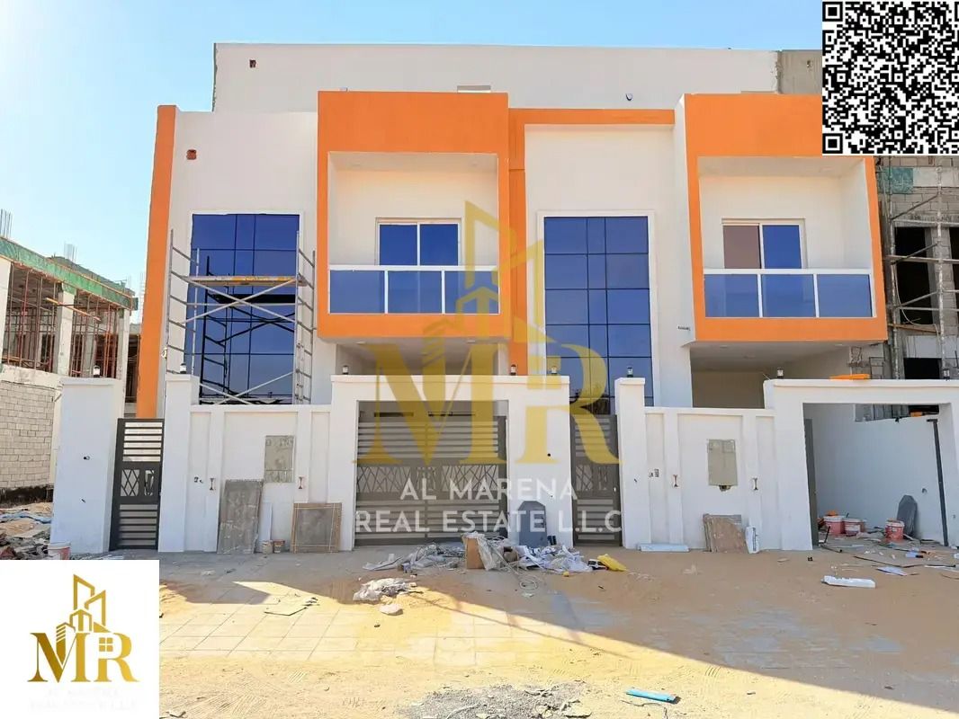 Two-story villa for sale directly from the owner in a residential location. Price negotiable. Freehold ownership available to all nationalities. Two-