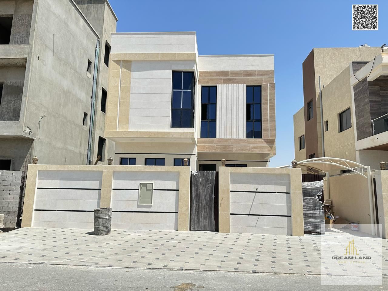 For sale, a villa at an excellent, negotiable price with a large courtyard. Freehold for all nationalities for life, with the possibility of easy bank