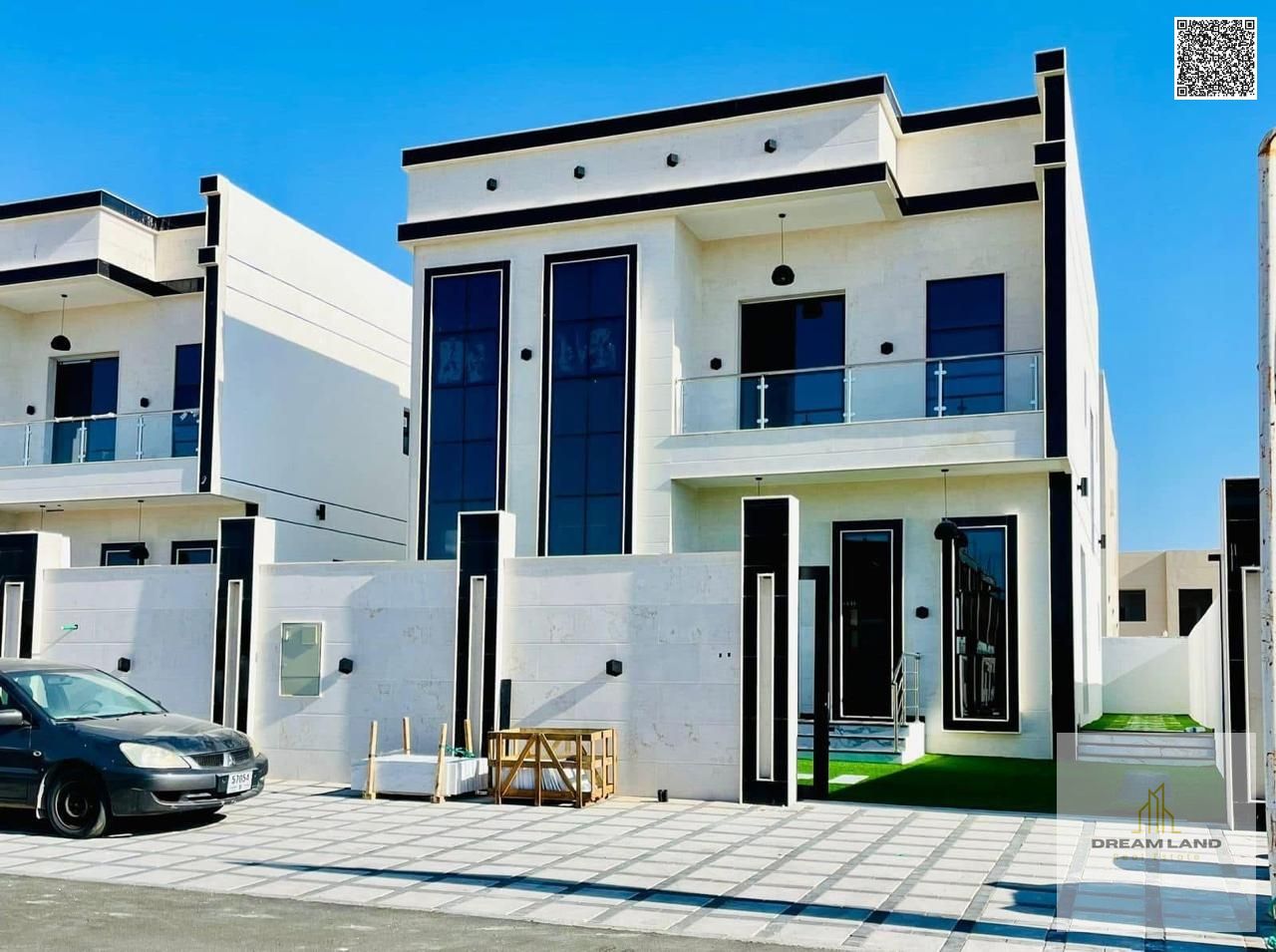 For sale, a luxurious villa with 3 master bedrooms and a maid's room, including registration fees.