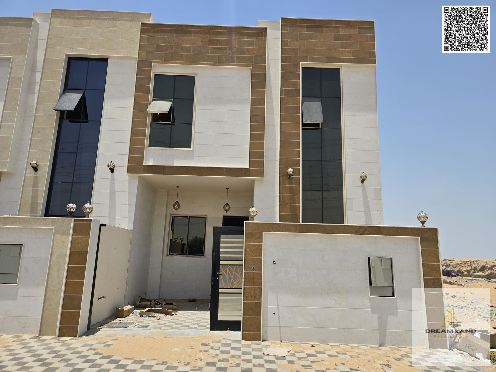 Luxury villa in an area with registration and ownership fees included. Freehold for life and for all nationalities.