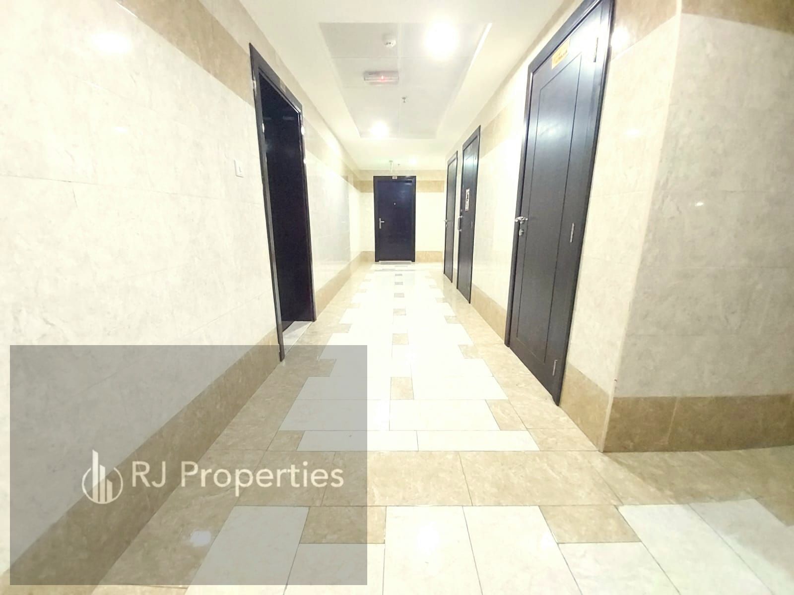 NO DEPOSIT LUXURY HUJE SPACIOUS APPARTMENT WITH BALCONY