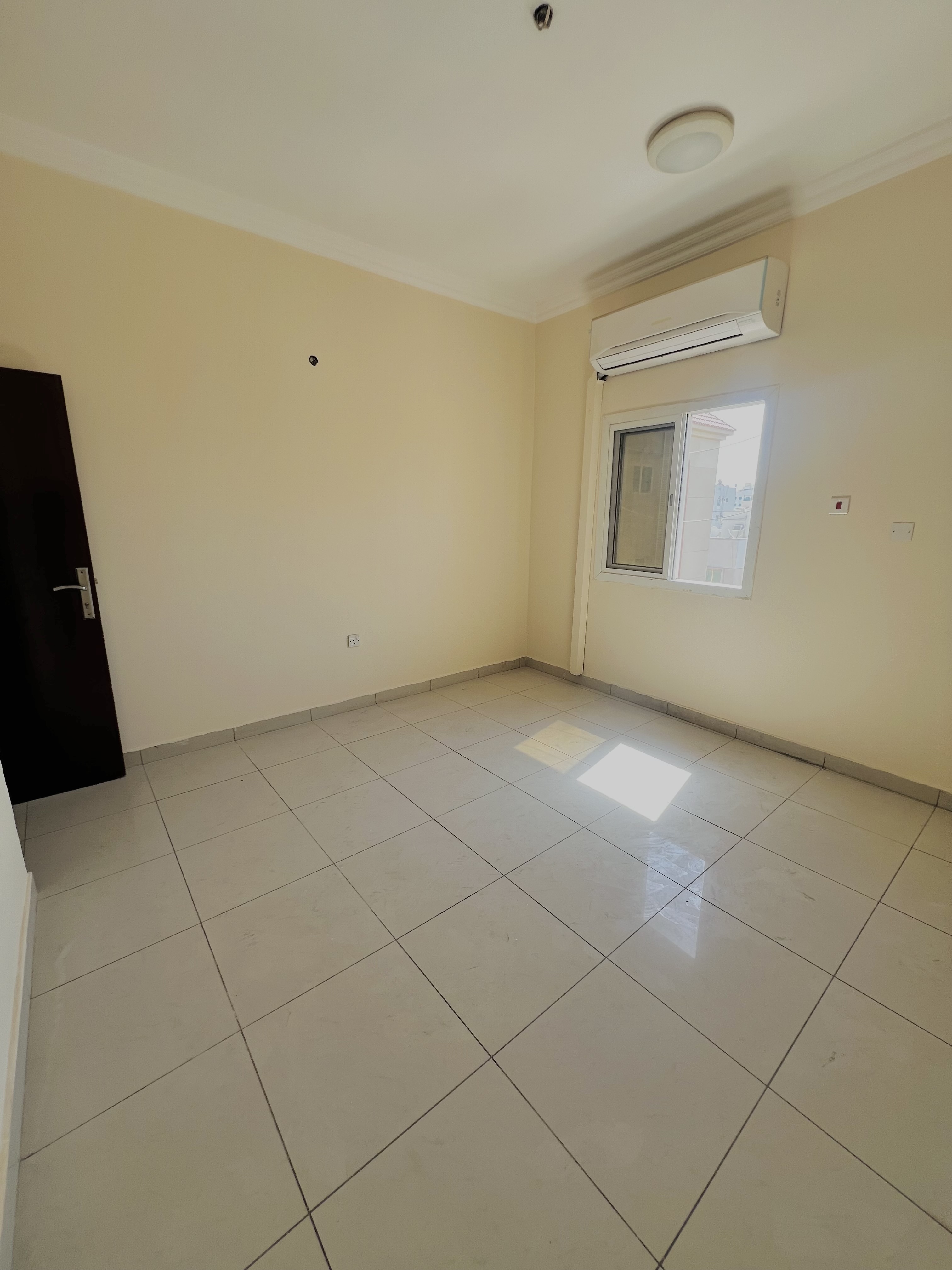 1 BHK APARTMENT NO DEPOSIT TWO WASHROOM CLOSE HALL OUTSIDE FREE PARKING NEAT AND CLEAN FAMILY BUILDING PRICE ONLY FOR 25999