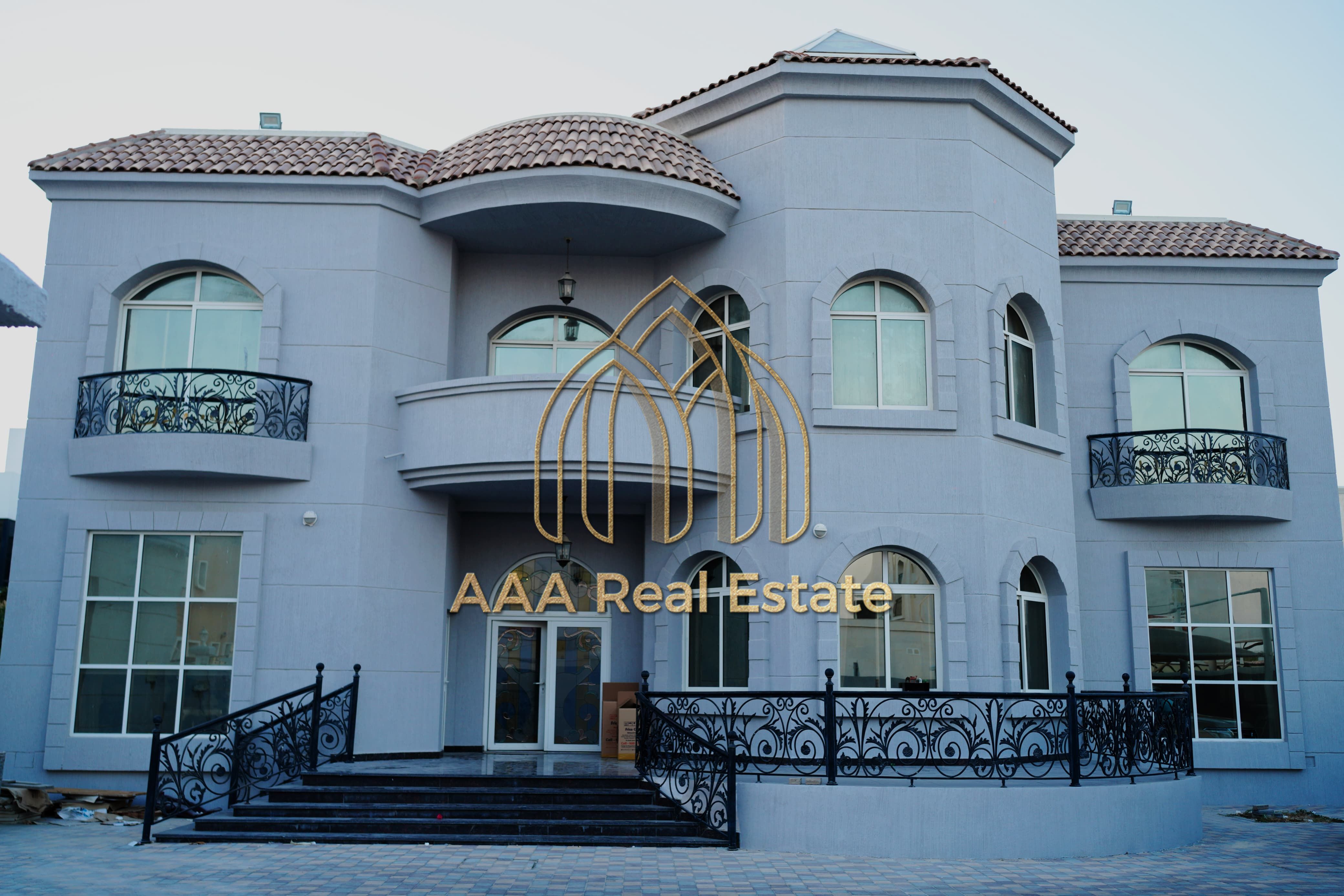 FURNISHED LUXURY | PRIME LOCATION| SERVICE BLOCK