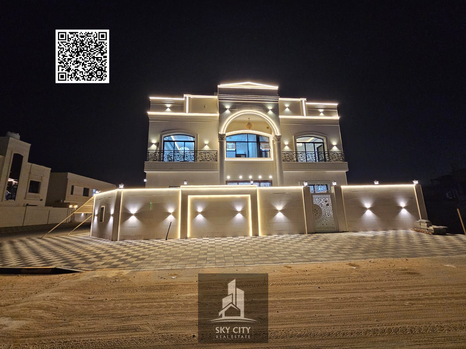 Villa at a special price in one of Ajman's most prestigious locations. High-end finishing. Ground floor, first floor, and roof terrace. Attractive pri