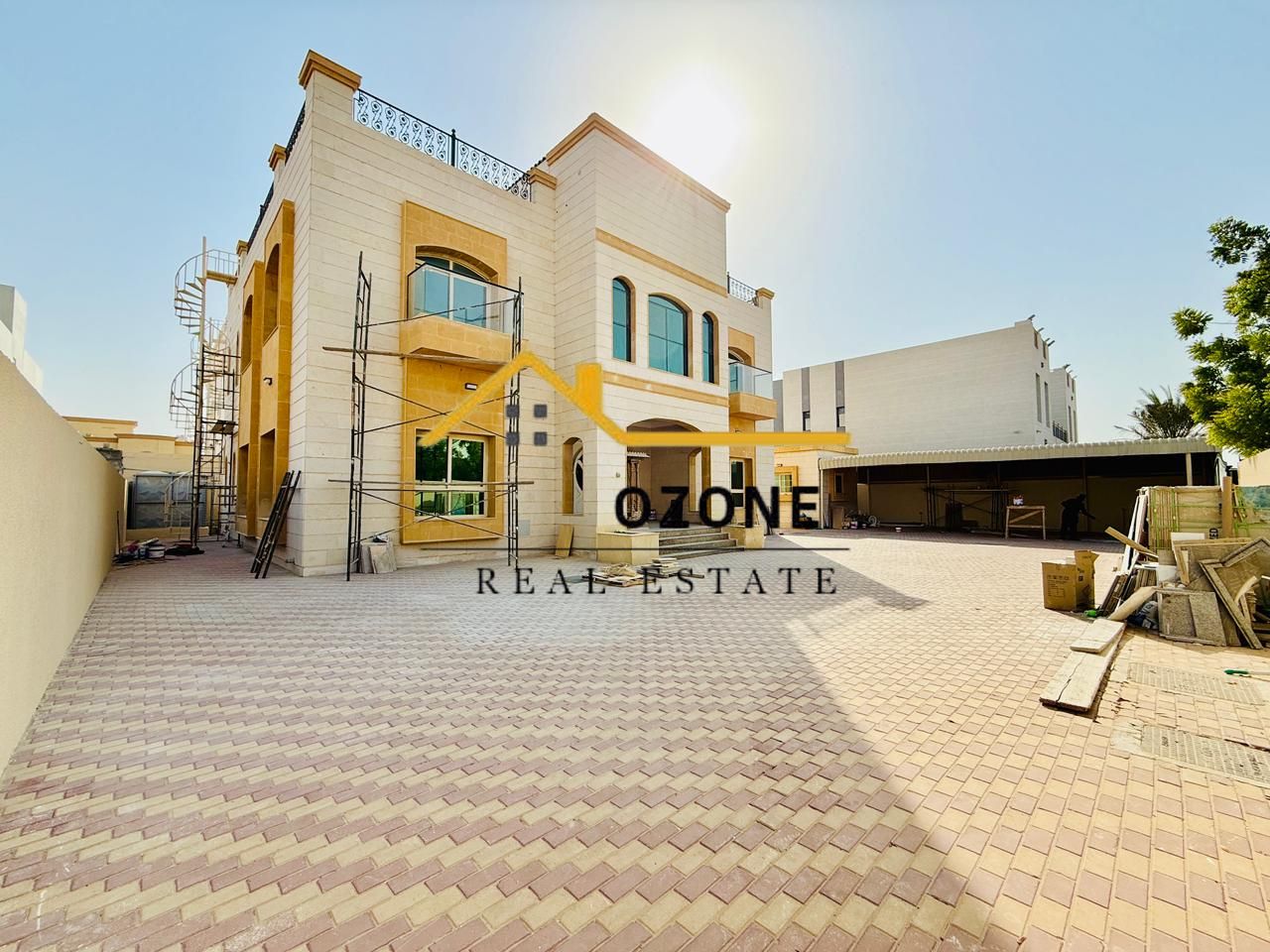 Fabulous New-Look 5BR Villa with Separate Majlis | 2-Storey | AED 3.5M